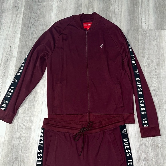 Men Guess Sweatsuit - Picture 2 of 7